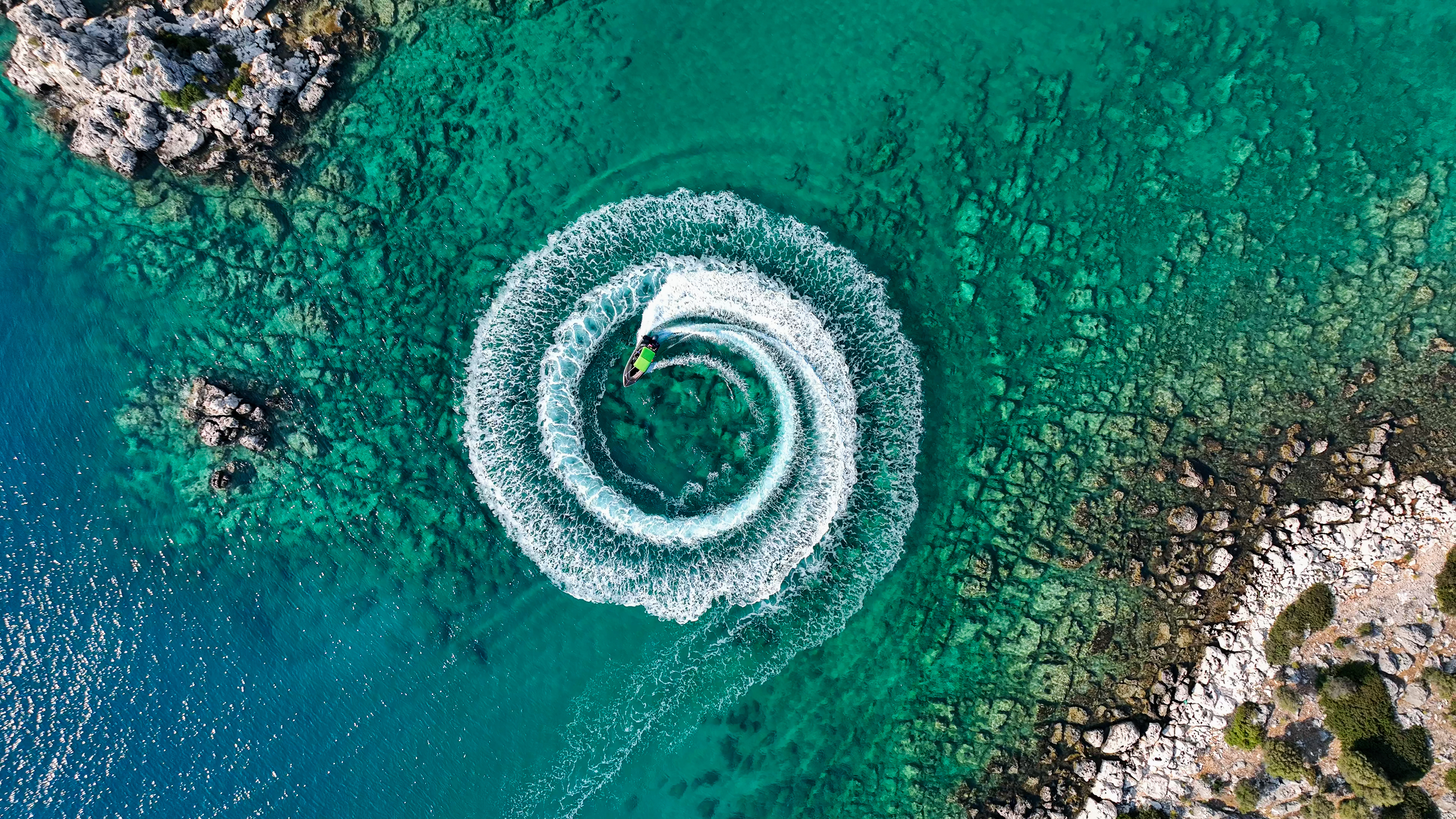 a boat going round in a circle